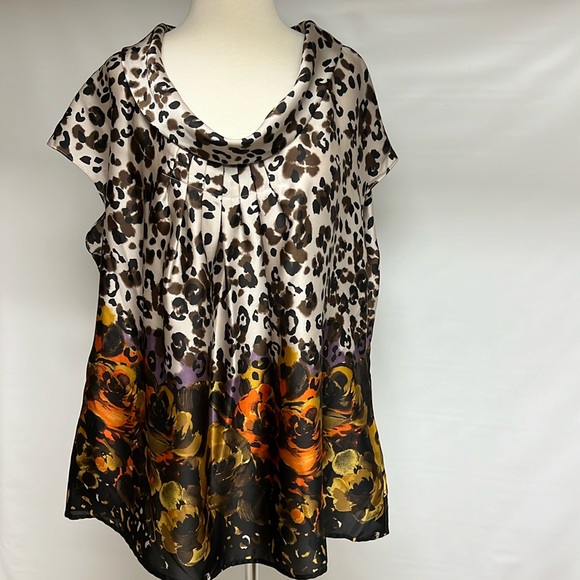 Beautiful top animal & floral print - Picture 1 of 11
